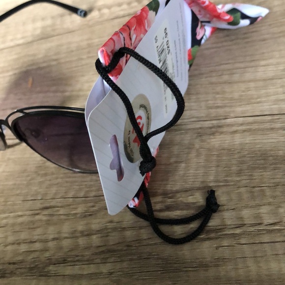 Sunglasses 😎 - Picture 7 of 8